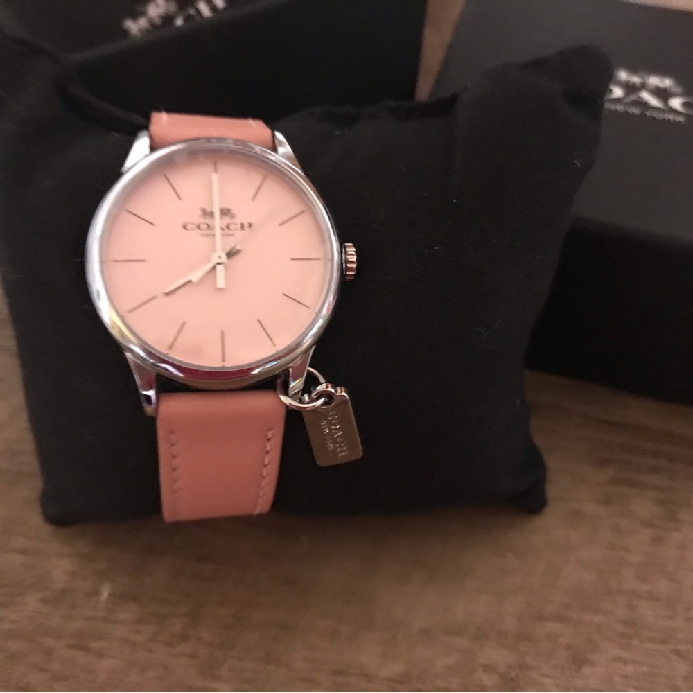 Coach watch nwot like new very cute! Comes with original box.
